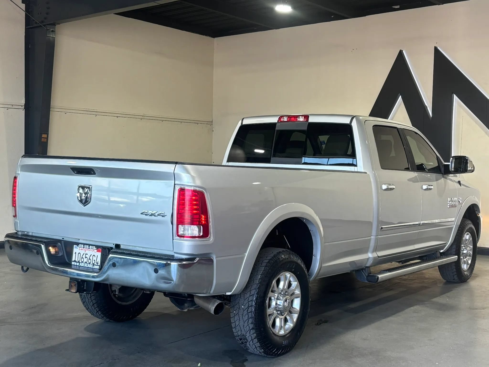 Used 2015 RAM 2500 Laramie w/ Convenience Group AWD/4WD image 4