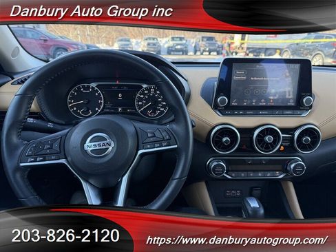 Used 2021 Nissan Sentra SV w/ SV Premium Package image 9