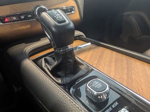 Used 2021 Volvo XC90 T6 Momentum w/ Climate Package image 23