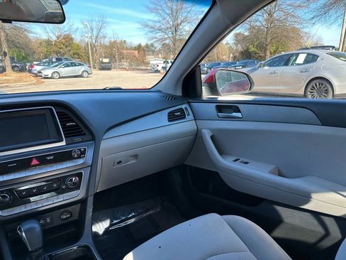 Used 2018 Hyundai Sonata SE FWD image 22