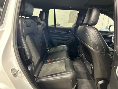 Used 2023 Jeep Grand Cherokee Altitude AWD/4WD image 18