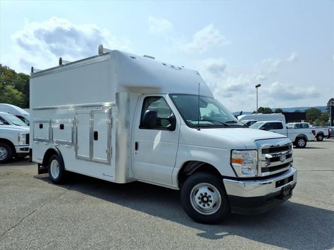 New 2026 Ford E-350 and Econoline 350 Super Duty w/ Driver's Safety Package image 3