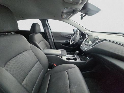 Used 2019 Chevrolet Malibu LT w/ Driver Confidence Package II image 6