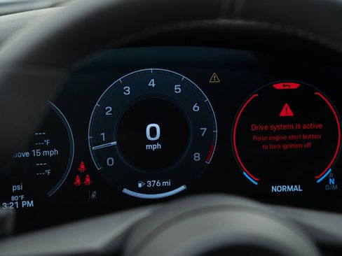 Certified 2025 Porsche 911 Carrera image 24