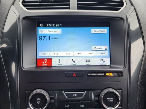 Used 2018 Ford Explorer XLT w/ Equipment Group 201A AWD/4WD image 10