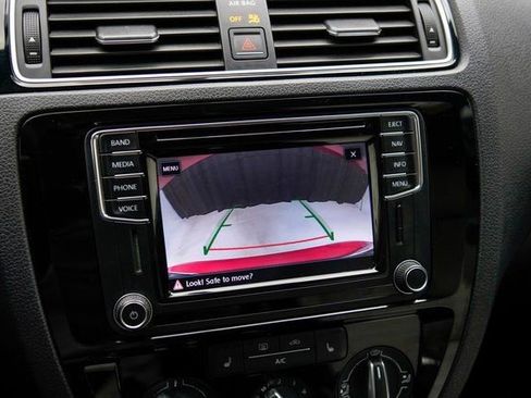 Used 2017 Volkswagen Jetta Sport image 28