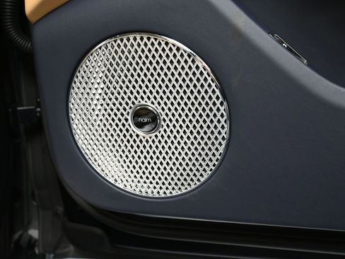 Used 2025 Bentley Flying Spur Plug-In Hybrid image 35