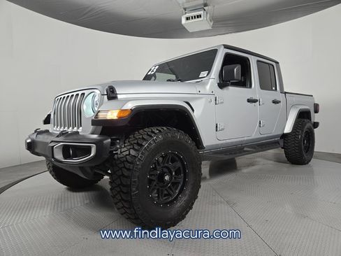 Used 2023 Jeep Gladiator Overland image 2