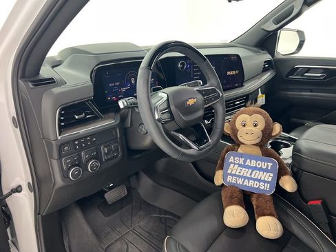 New 2025 Chevrolet Suburban Premier image 9