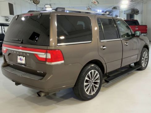 Used 2015 Lincoln Navigator 2WD image 9