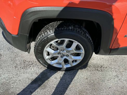 Used 2017 Jeep Renegade Latitude image 11