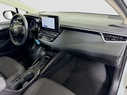 Used 2025 Toyota Corolla LE image 29
