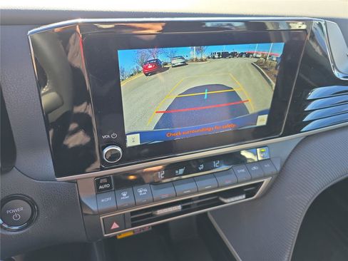 Used 2025 Toyota Camry SE image 30