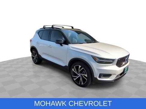 Used 2022 Volvo XC40 T5 R-Design w/ Climate Package AWD/4WD image 2