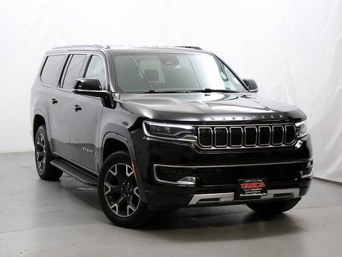 Used 2023 Jeep Wagoneer L Series III w/ Preferred Equipment Group image 1