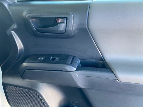 Used 2018 Toyota Tacoma SR RWD image 33