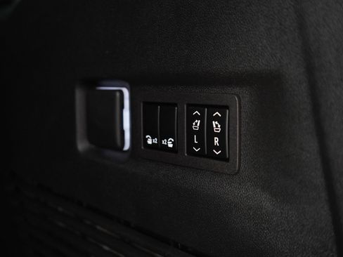 Used 2024 Chevrolet Suburban High Country w/ Premium Package image 16