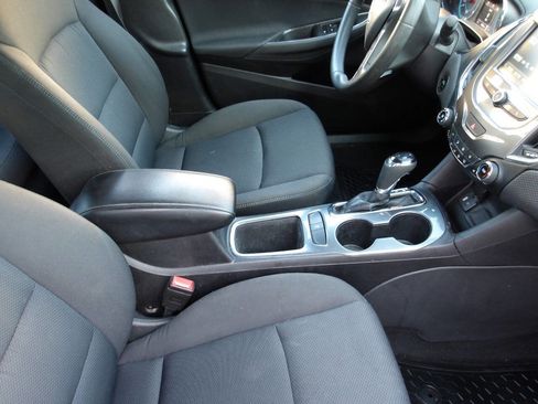 Used 2016 Chevrolet Cruze LT w/ Convenience Package image 18