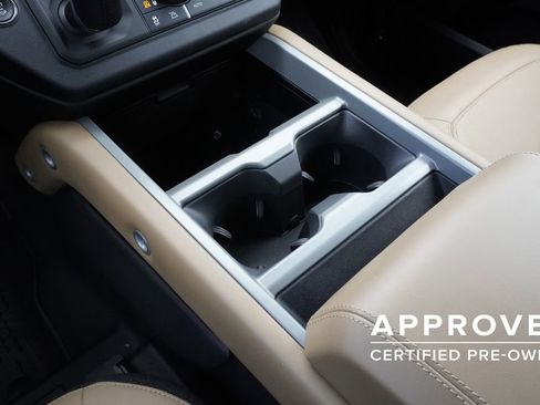 Used 2025 Land Rover Defender 110 V8 AWD/4WD image 14