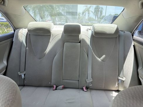 Used 2010 Toyota Camry LE FWD image 12