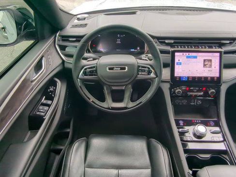 Certified 2022 Jeep Grand Cherokee Overland w/ Adv Protech Group III AWD/4WD image 19