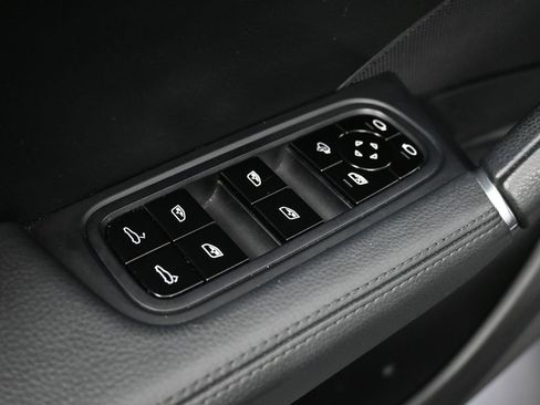 Used 2020 Porsche Cayenne image 19