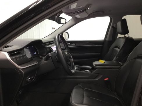 Used 2022 Jeep Grand Cherokee Limited AWD/4WD image 5