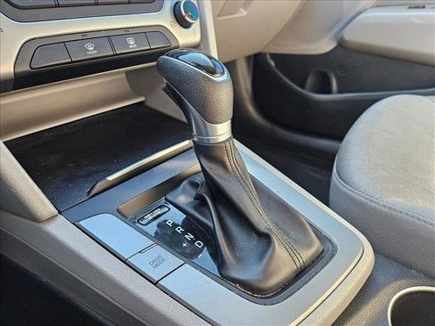 Used 2018 Hyundai Elantra SEL image 12