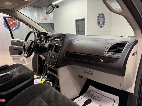 Used 2016 Dodge Grand Caravan American Value Package image 35