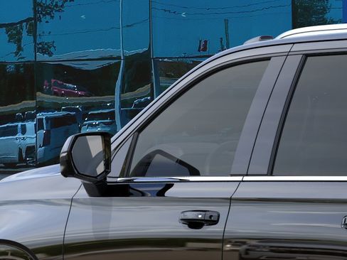 New 2026 Chevrolet Suburban LT w/ Advanced Technology Package AWD/4WD image 36