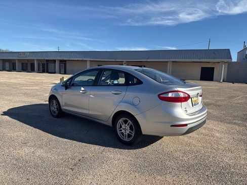 Used 2018 Ford Fiesta SE image 11