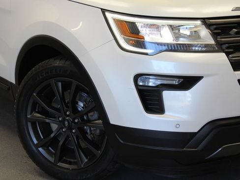 Used 2018 Ford Explorer XLT w/ Equipment Group 202A FWD image 2