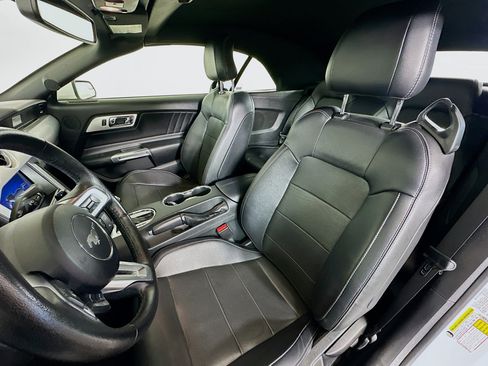 Used 2016 Ford Mustang Premium image 13