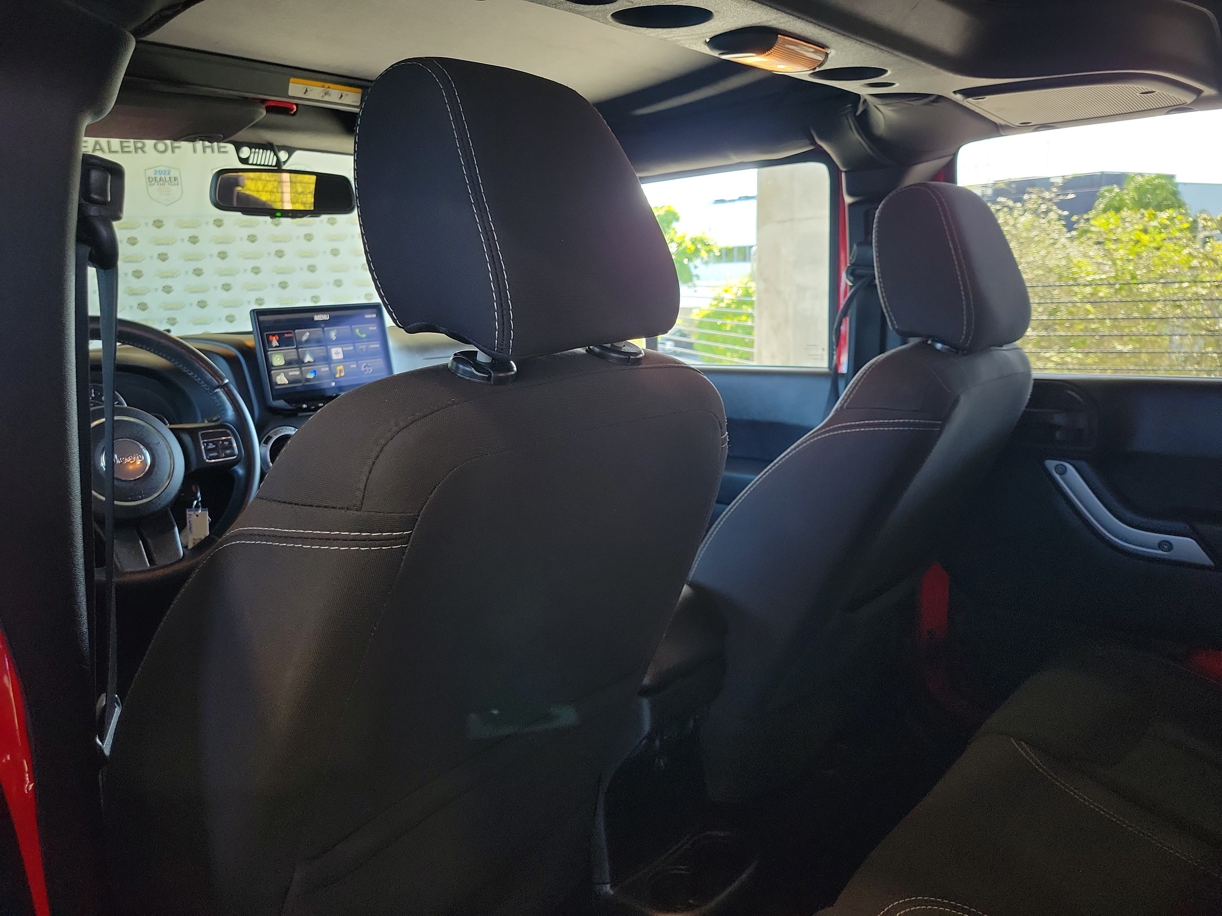 Used 2015 Jeep Wrangler Unlimited Sahara w/ Connectivity Group AWD/4WD image 10