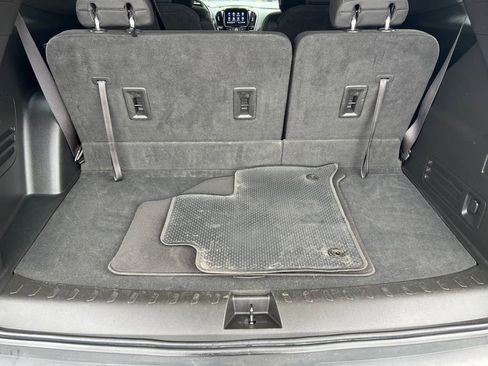 Used 2023 Chevrolet Traverse LT image 17