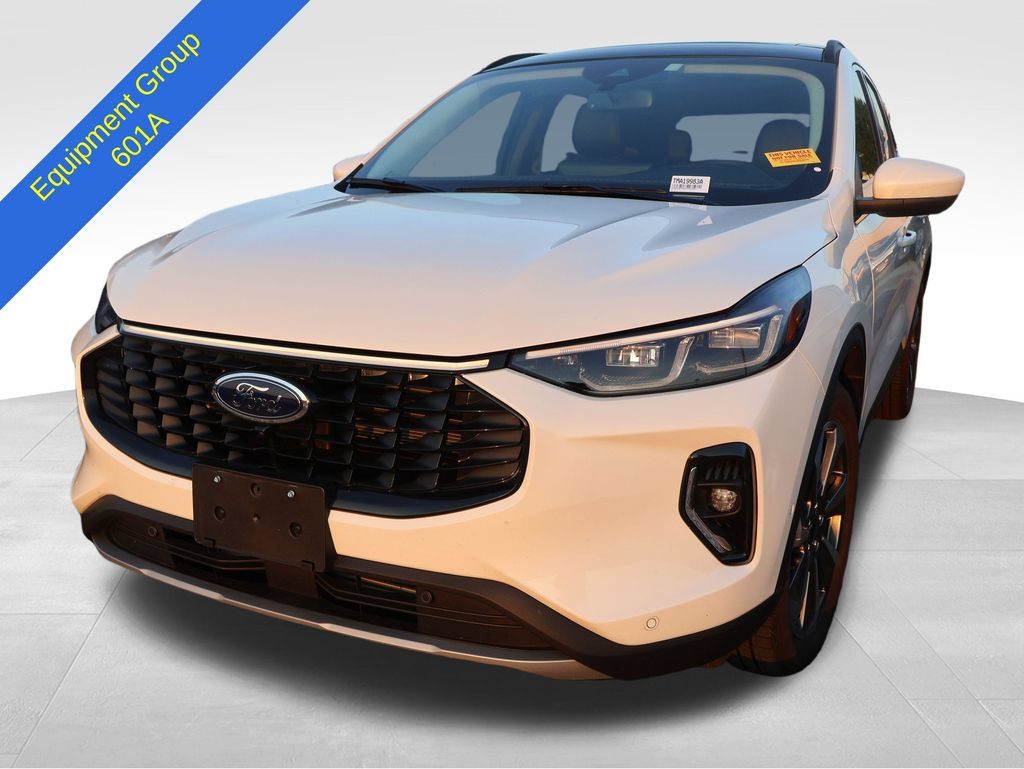 Used 2023 Ford Escape Platinum w/ Premium Technology Package AWD/4WD image 3