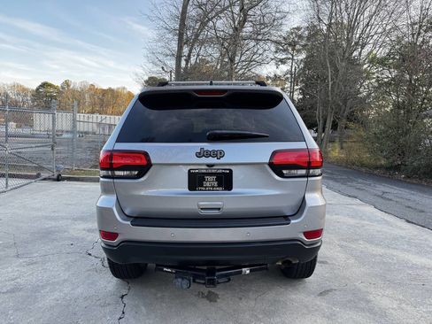 Used 2016 Jeep Grand Cherokee Laredo 75th Anniversary image 9