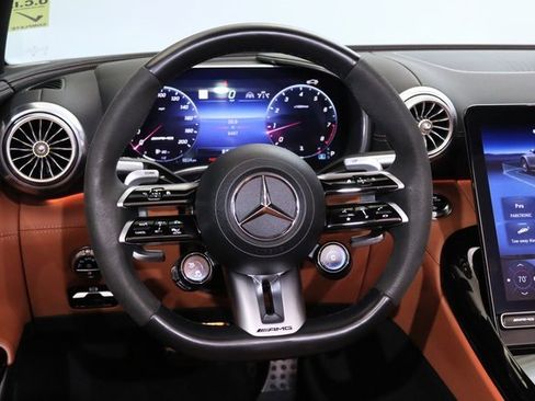 Used 2024 Mercedes-Benz SL 55 AMG 4MATIC w/ Driver Assistance Package image 17