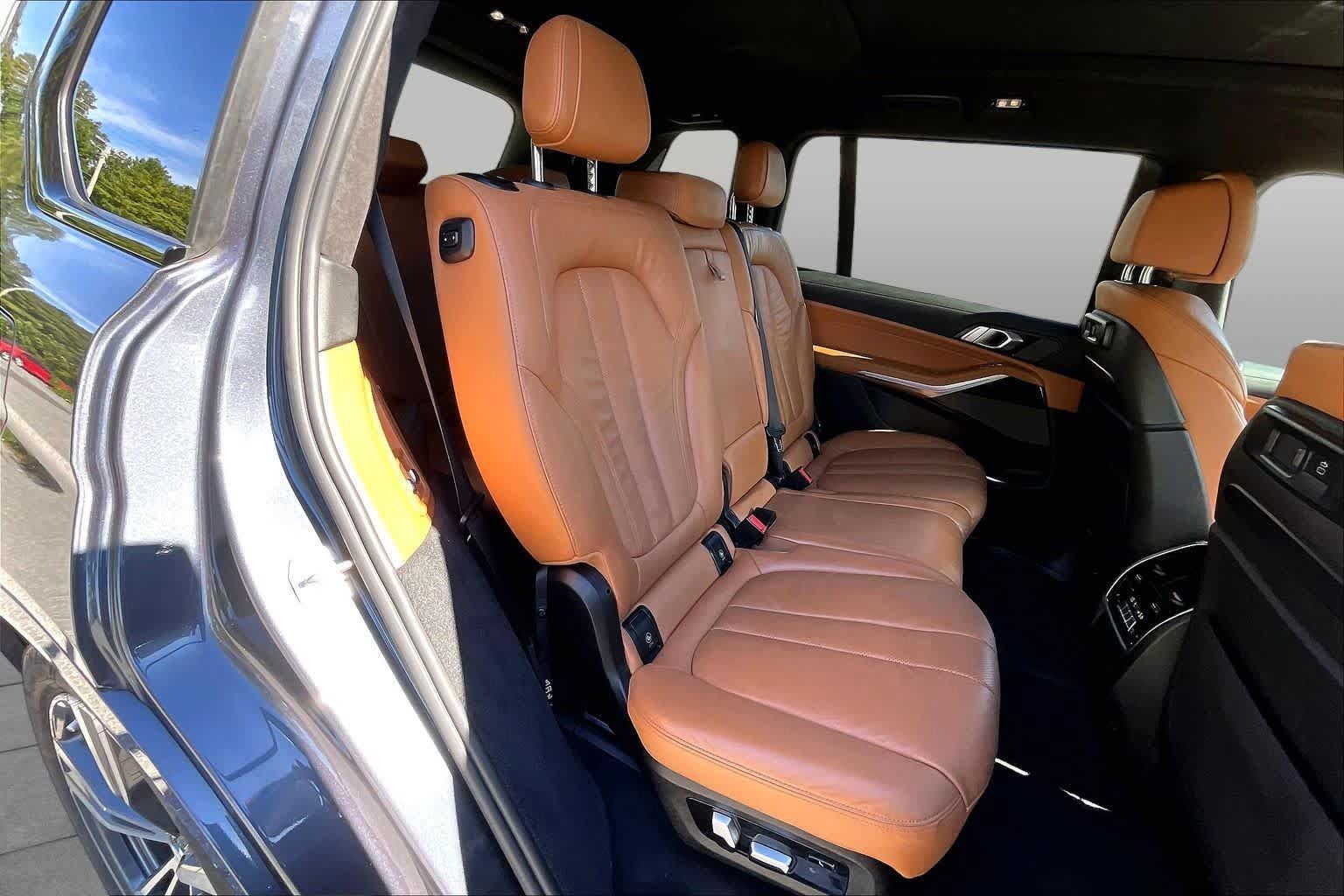 Used 2021 BMW X7 xDrive40i w/ M Sport Package AWD/4WD image 19