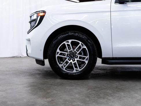 Used 2025 Ford Expedition Active AWD/4WD image 7