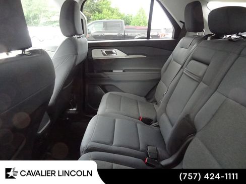 Used 2026 Ford Explorer Active AWD/4WD image 9