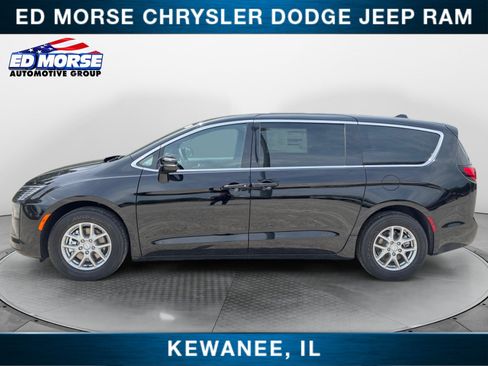New 2027 Chrysler Pacifica Select FWD image 2