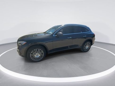 Used 2025 Mercedes-Benz GLC 300 image 4
