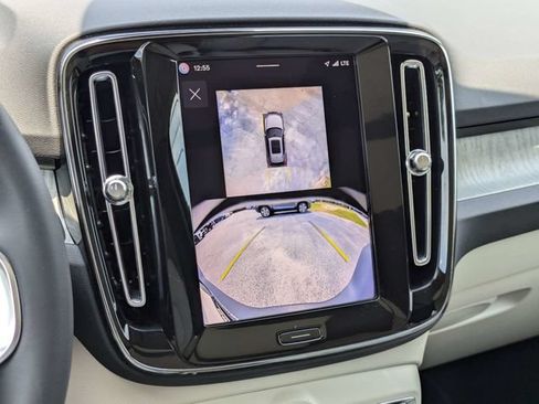 Certified 2024 Volvo XC40 B5 Plus AWD/4WD image 27