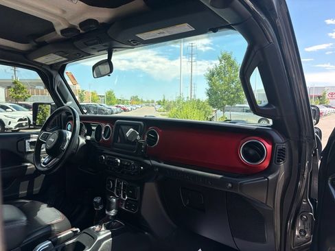 Used 2019 Jeep Wrangler Unlimited Rubicon w/ Cold Weather Group AWD/4WD image 13