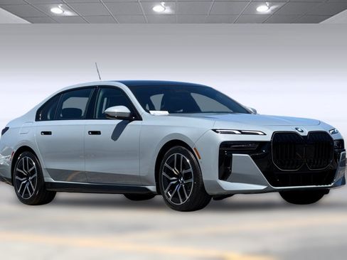 New 2025 BMW 740i image 6