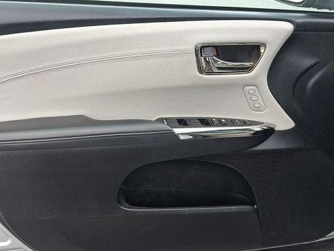 Used 2018 Toyota Avalon XLE Premium image 12