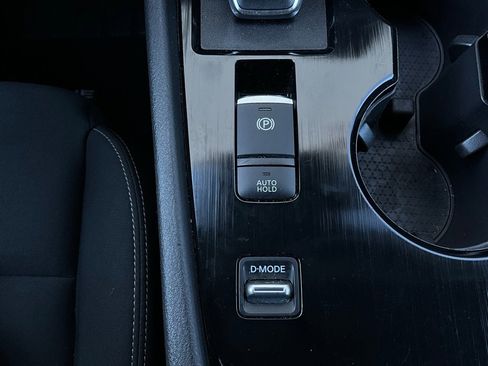 Used 2023 Nissan Rogue S image 21