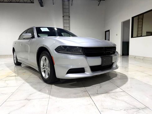 Used 2022 Dodge Charger SXT image 3
