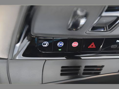 Certified 2025 Cadillac Optiq Sport 2 w/ LPO, Floor Liner Package AWD/4WD image 35